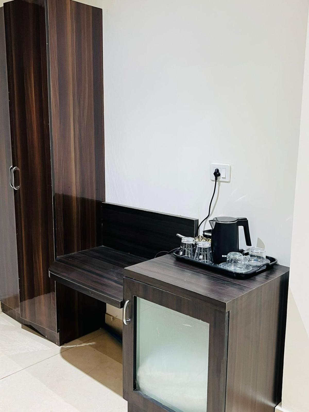 Hotel Skylark & Banquet Palwal 外观 照片