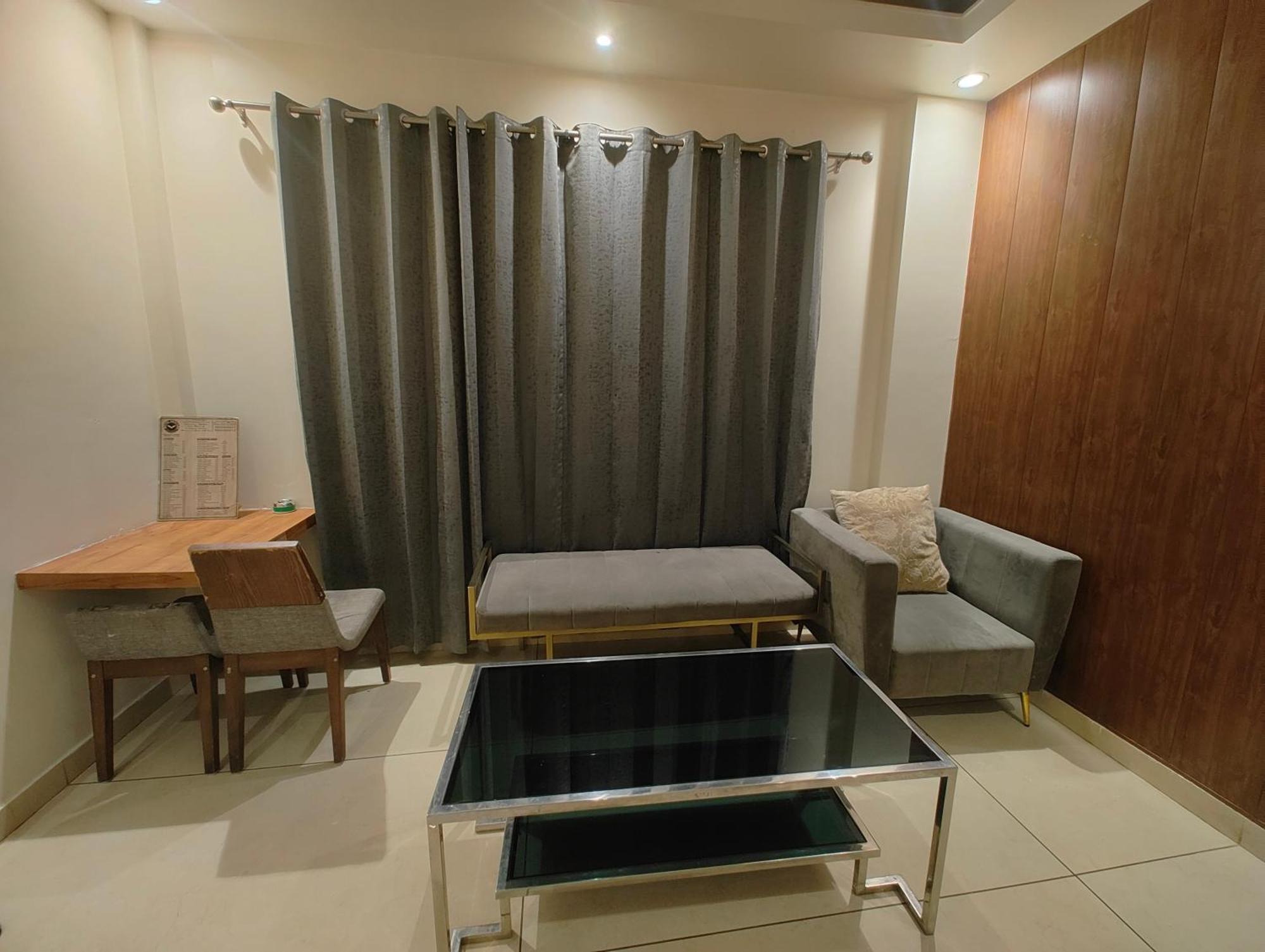 Hotel Skylark & Banquet Palwal 外观 照片